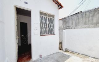 Casa para alugar com 1 quarto, 49m² - 2002
